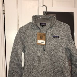 Women’s heather grey Patagonia fleece jacket